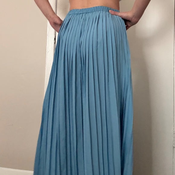 Blue Pleated #MichaeKors maxi skirt with slit - Picture 3 of 4